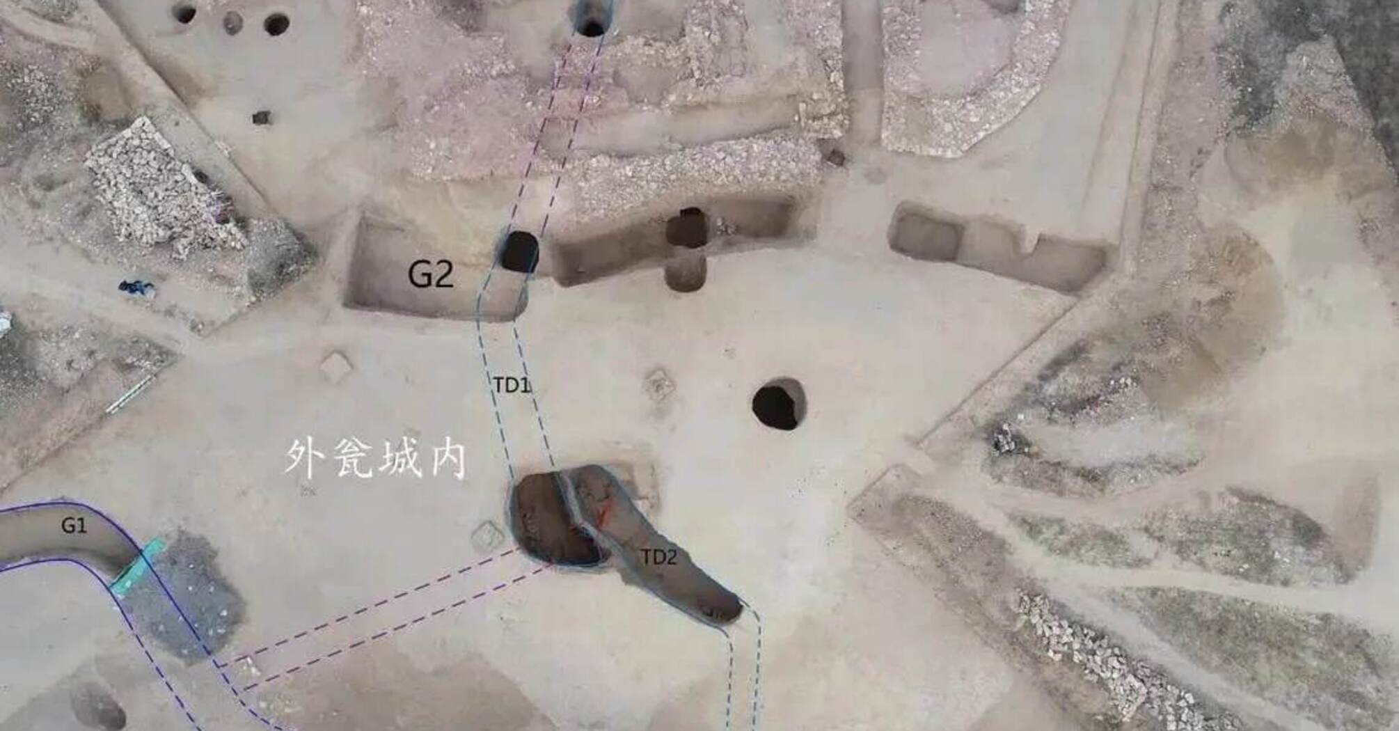 Underground passages in the ruins of an ancient city found in China