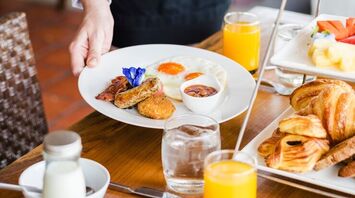 Hotel food is not always suitable for healthy eating