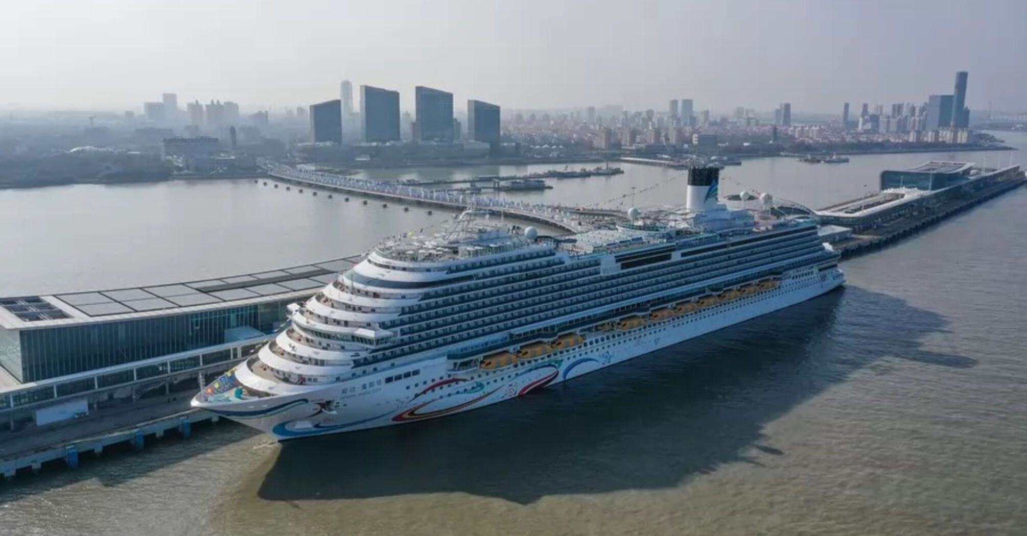 The Chinese cruise liner set sail on its first commercial voyage: details