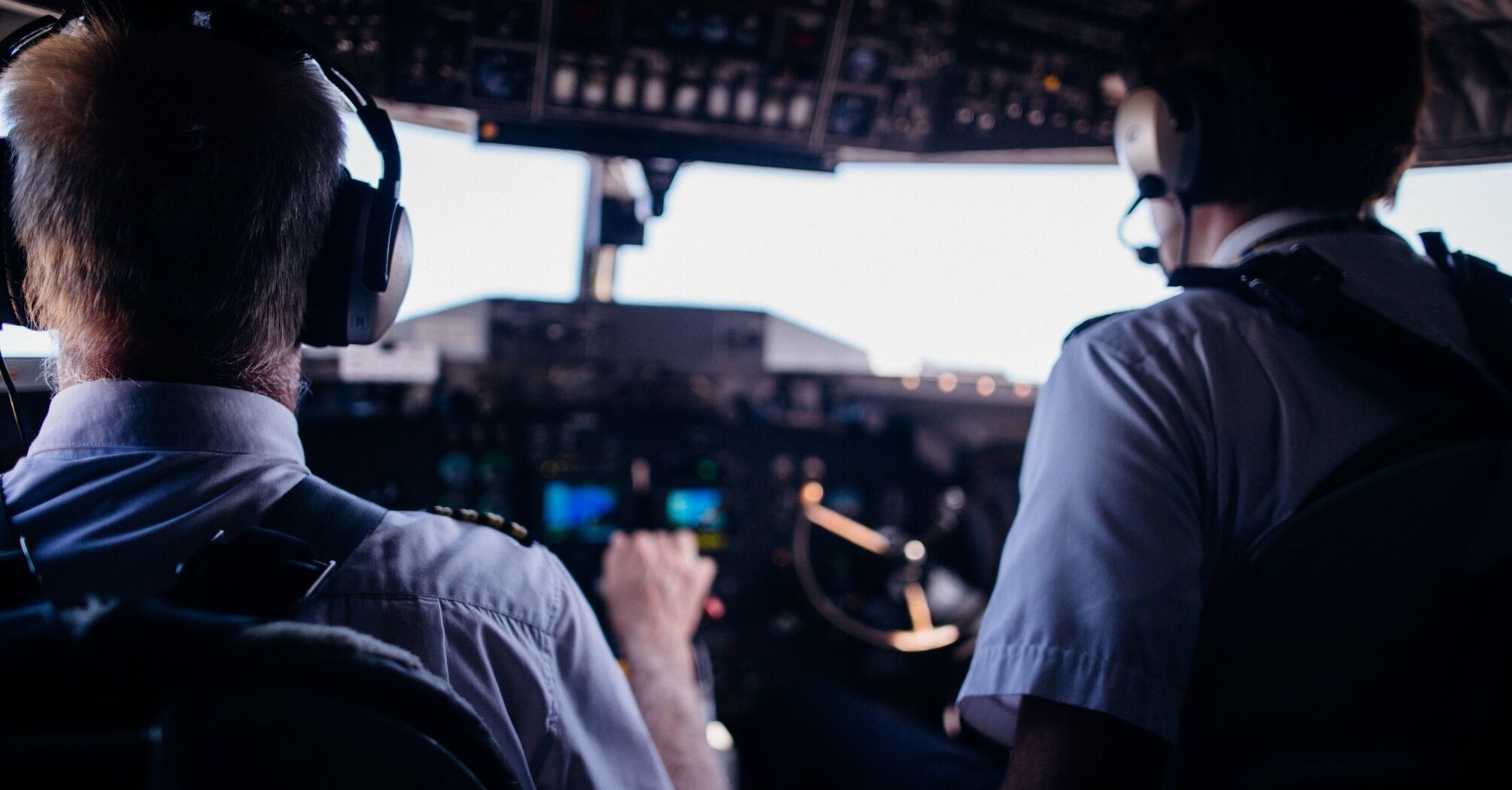 The 8 things pilots never do when they're airline passengers
