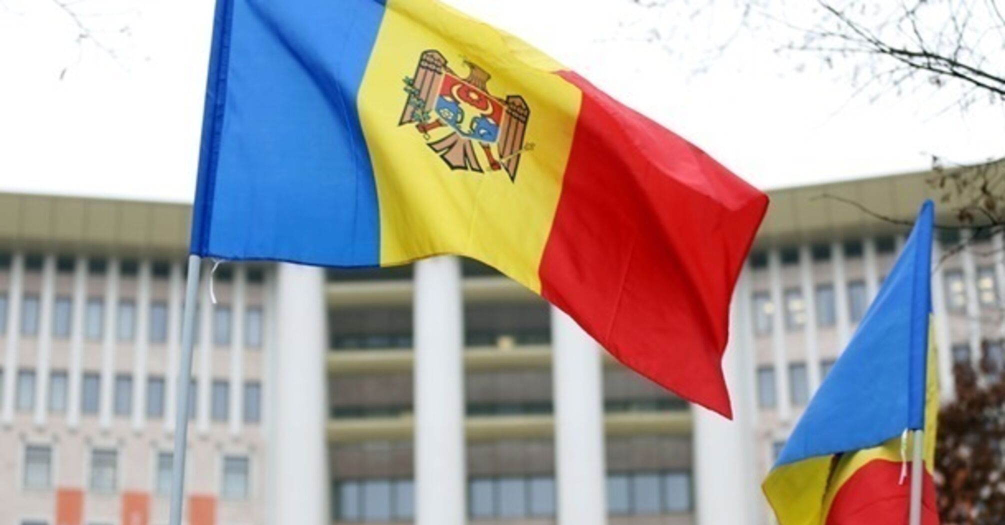 Russians rush to obtain Moldovan citizenship en masse