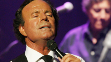 Julio Iglesias was detained at the Dominican airport