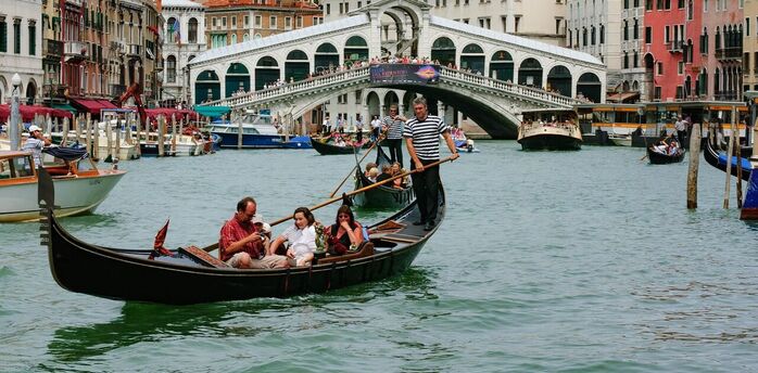 Venice took the third step to reduce the number of guests and introduced a limit on tourist groups