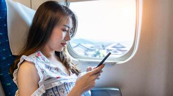 Airplane mode: Why you should turn off your phone during a flight