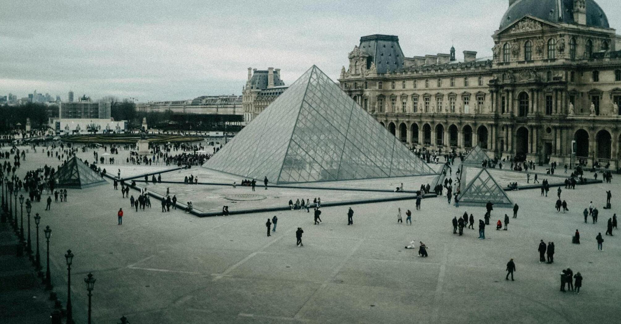 Visit to the Louvre: the most optimal time to explore the gallery in Paris and how to avoid crowds