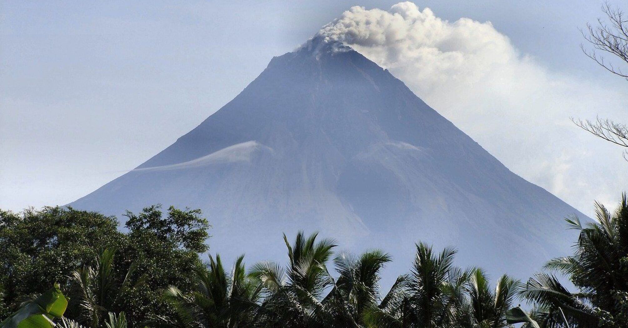Merapi volcano eruption in Indonesia - evacuation - what is known - video