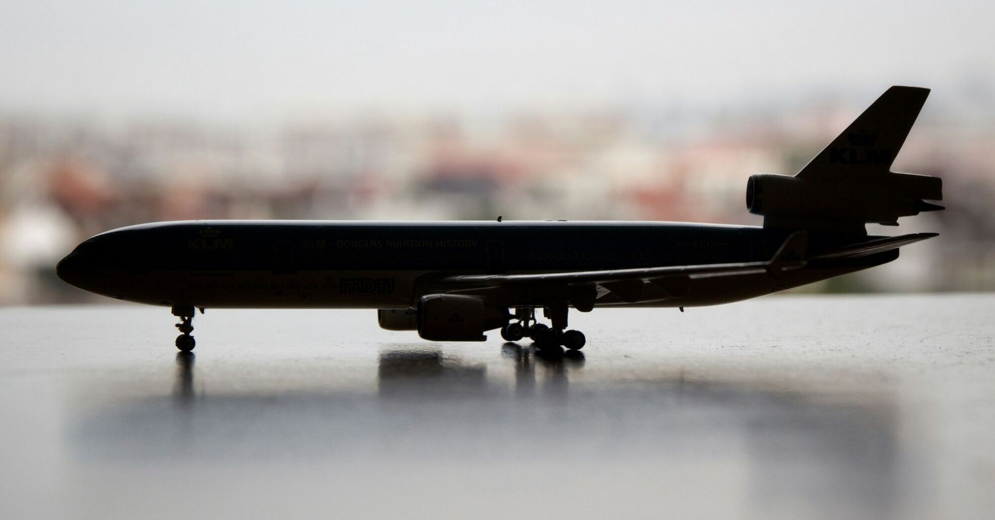 Boeing airplane model hidden in the shadows