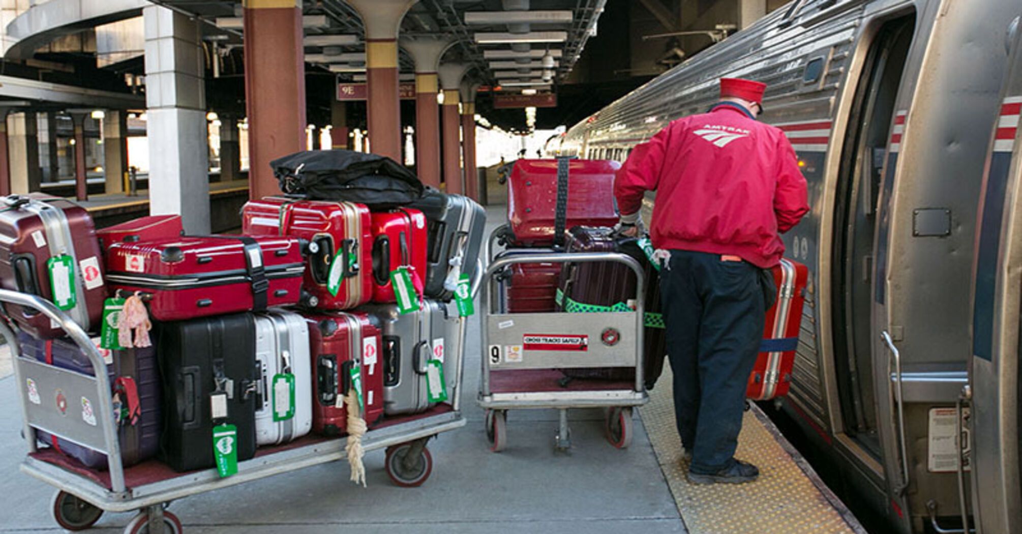 Lifehack on Amtrak routes: free luggage assistance that few people know about