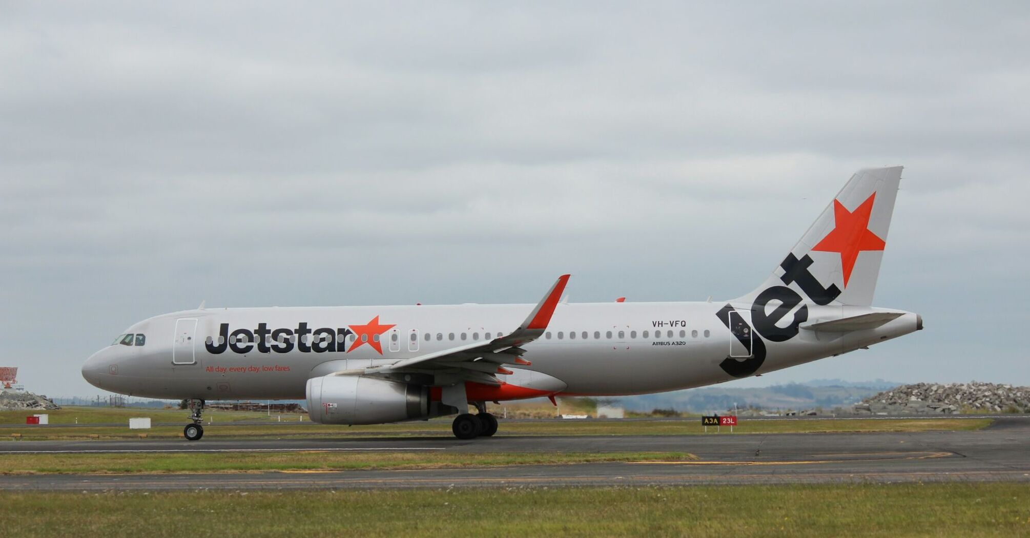 Jetstar's Airbus on landing