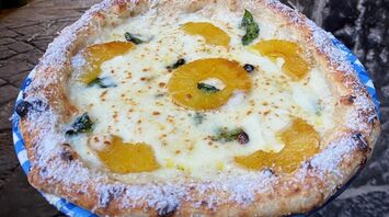 "Margarita with pineapples": a famous pizza chef from Naples surprised Italians with an unusual pizza