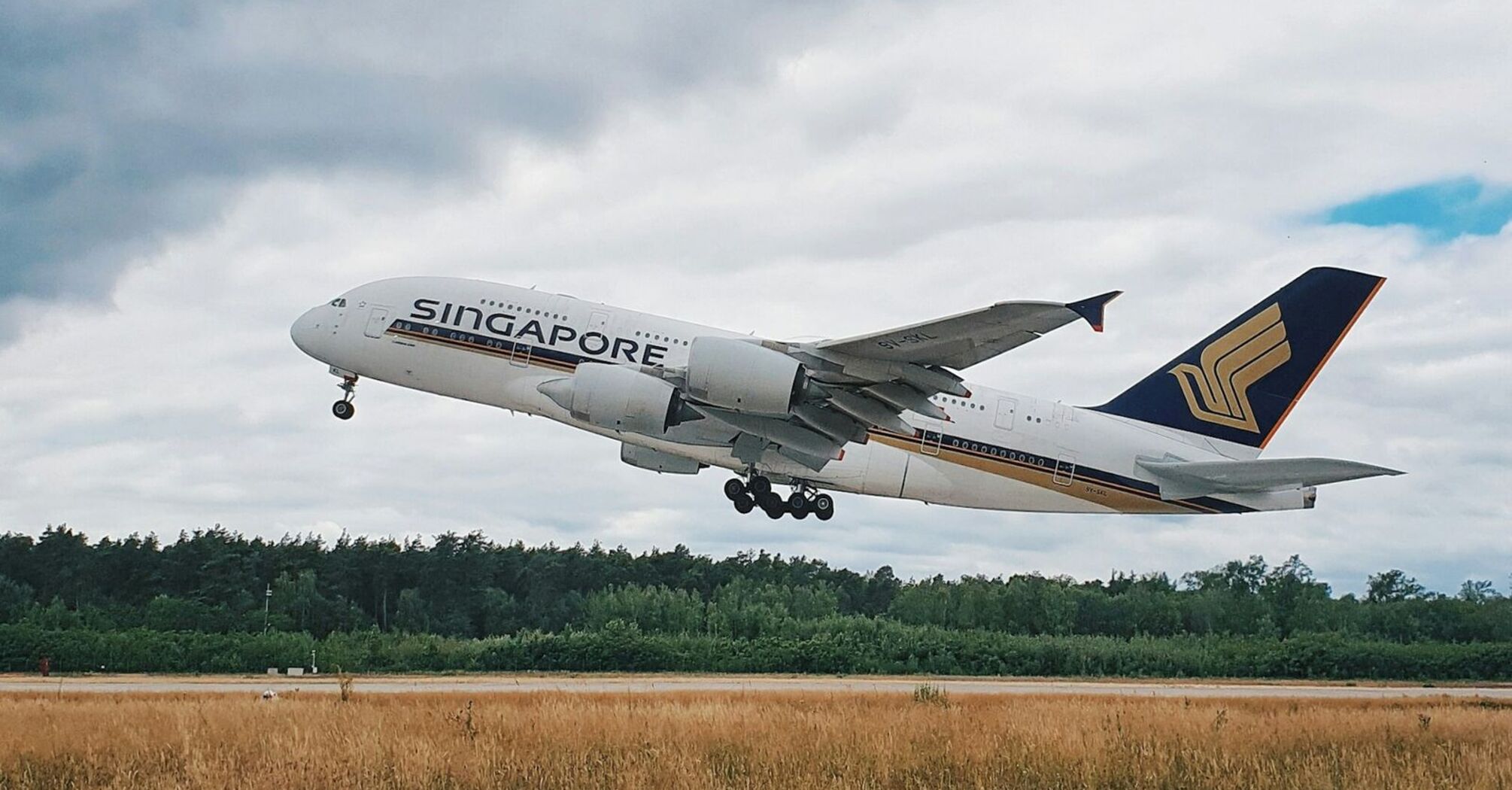 A380 of Singapore Airlines leaving to Singapore