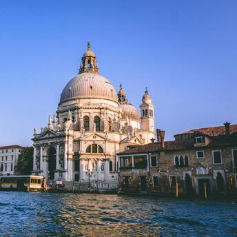 The best neighborhoods in Venice for a comfortable stay and convenient proximity to popular attractions