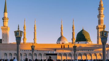 Masjid Al-Nabawi in sunrise