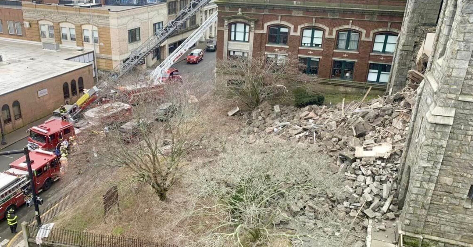 First Congregationalist Church bell tower collapses