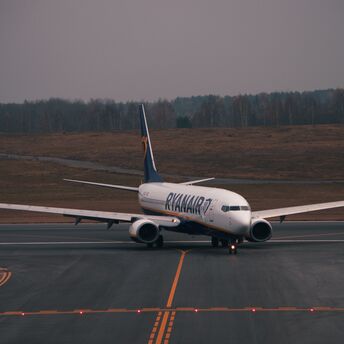 Ryanair changed its profit forecast due to the scandal with online traders and lower ticket prices