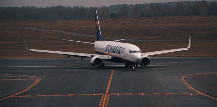 Ryanair changed its profit forecast due to the scandal with online traders and lower ticket prices