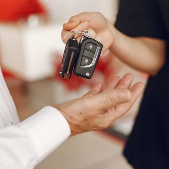 How to save money on car rental and what you should never do