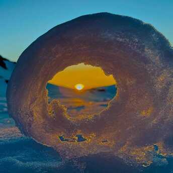 "Snow doughnuts": Ukrainian polar explorers share photos of a rare phenomenon