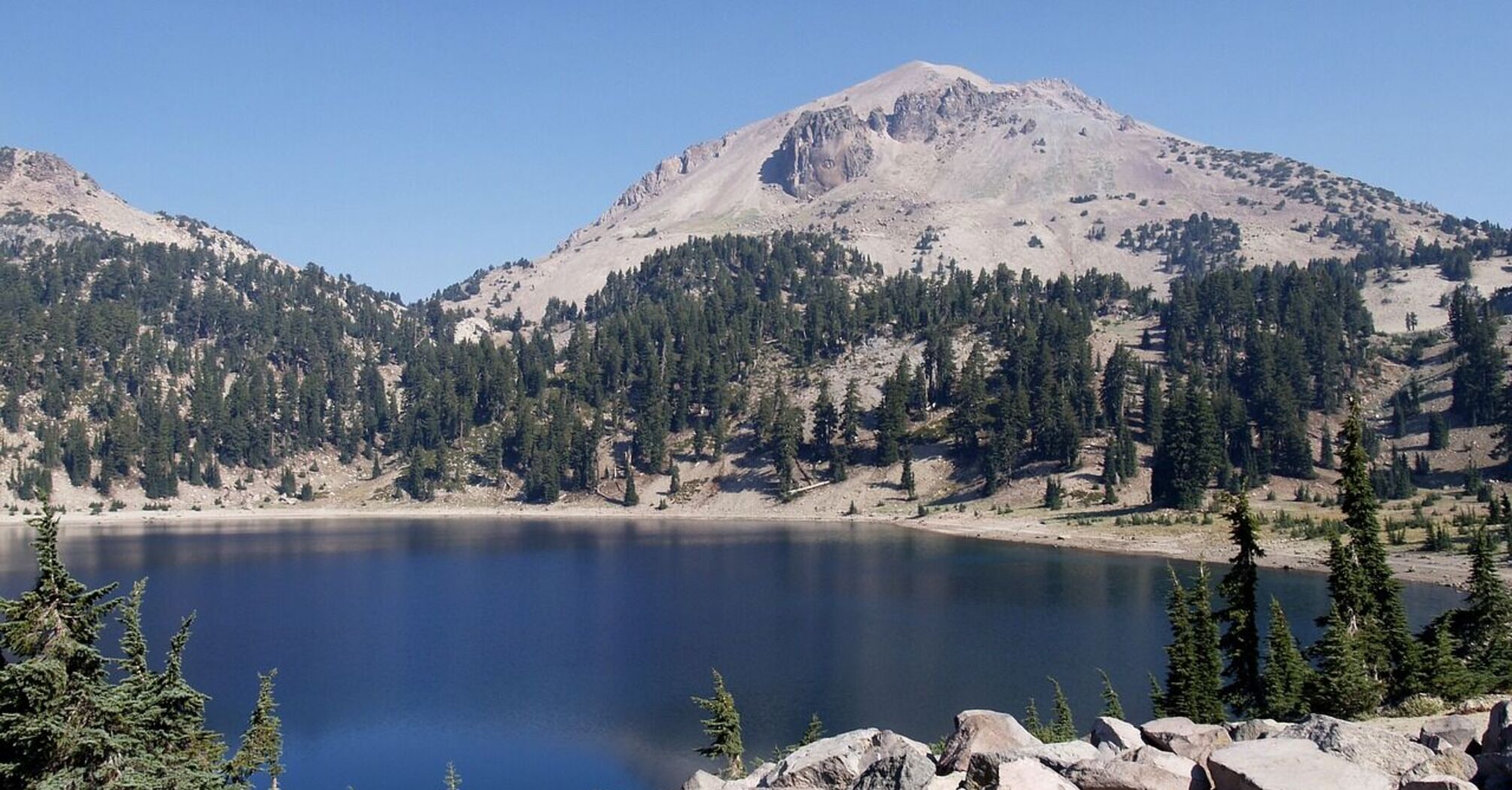 Lassen Volcanic National Park: why it is called an alternative to Yellowstone