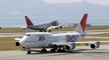 Kansai International Airport in Japan goes under water: what is happening