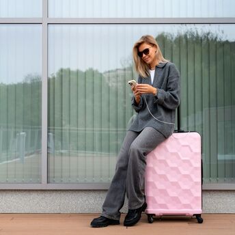 How to carry hand luggage in 2024: baggage transportation rules on Ryanair, EasyJet, TUI, Jet2, and British Airways