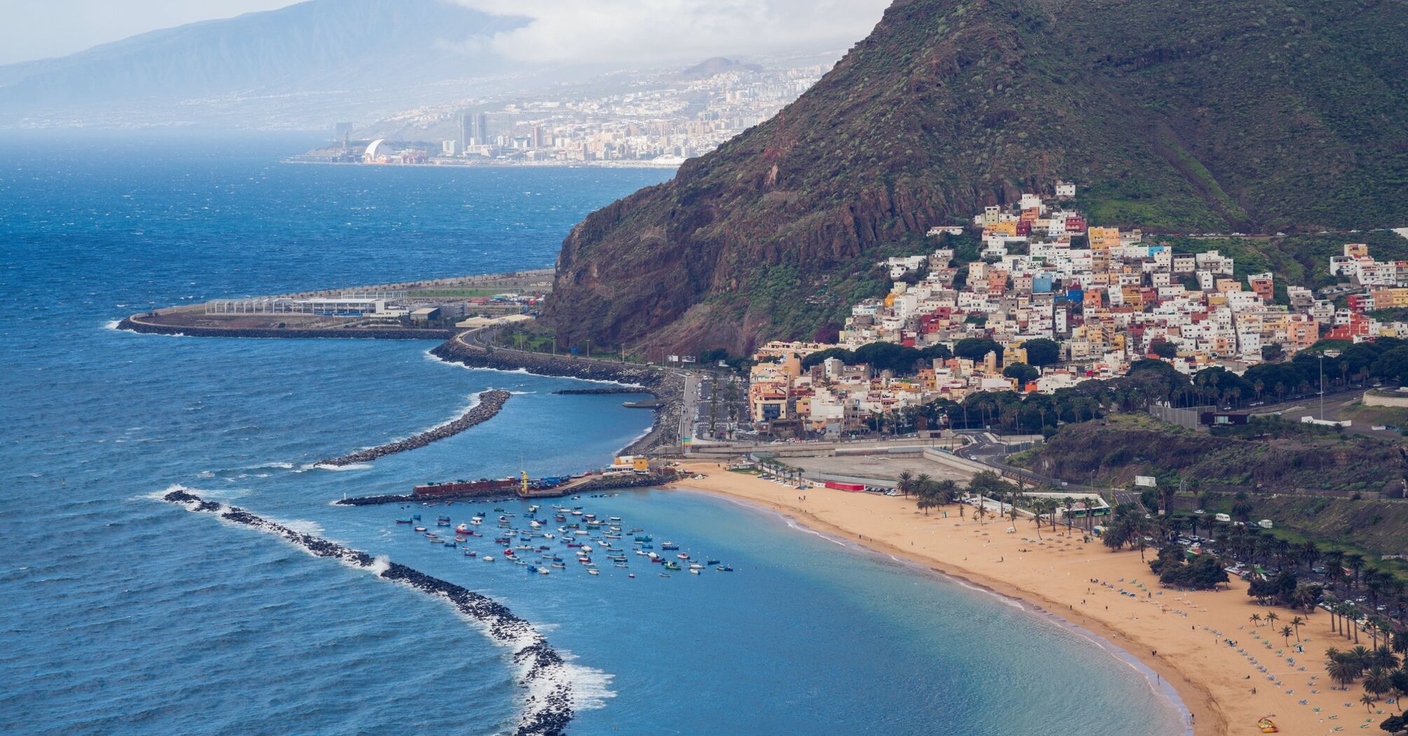 Canary Islands: why paradise for tourists becomes unbearable for locals
