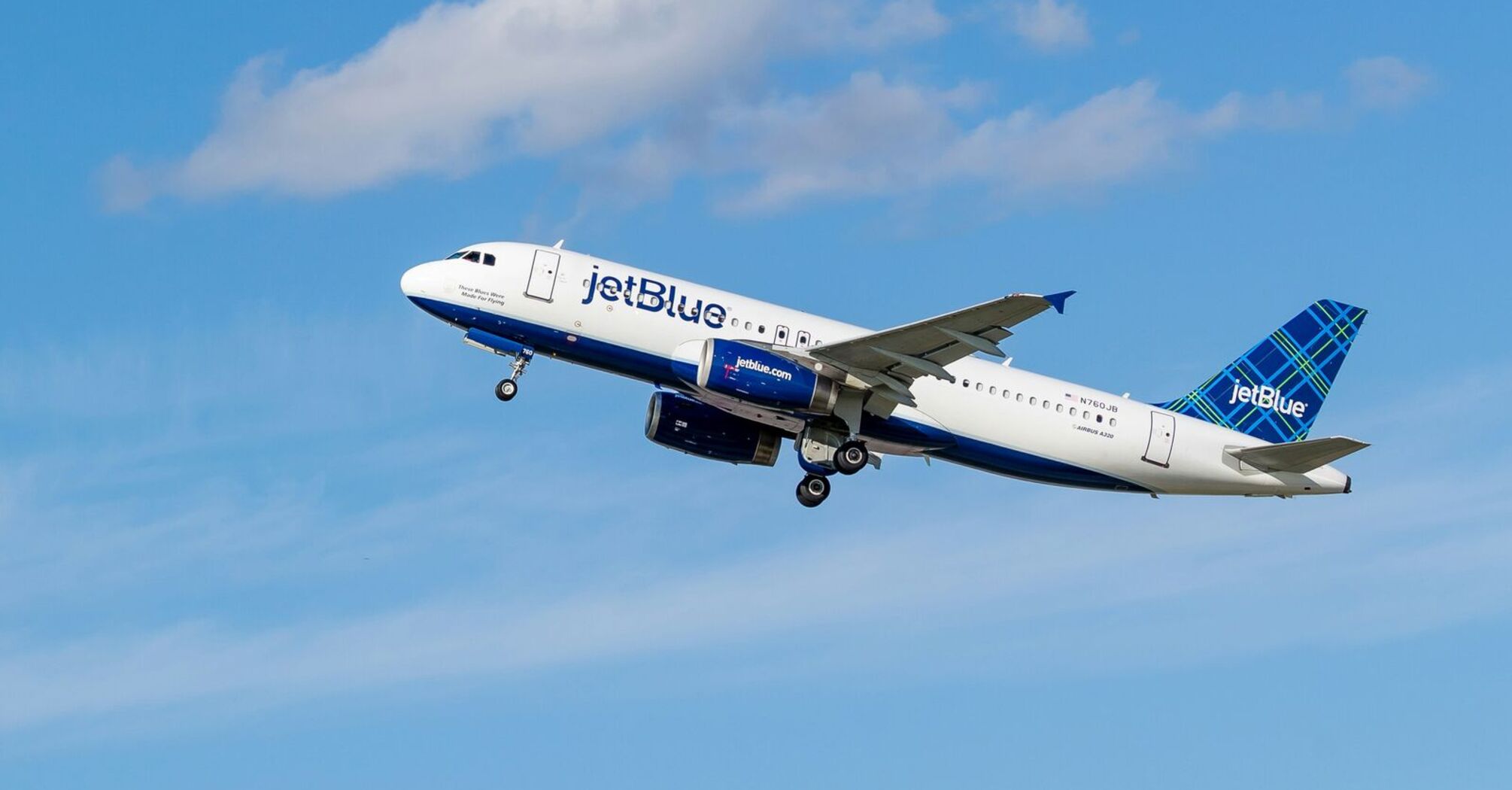 JetBlue Airways Airbus A320 taking off