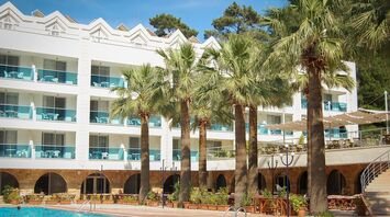 Tourist proves that staying in a 5-star all-inclusive hotel in Turkey is cheaper than renting in Manchester