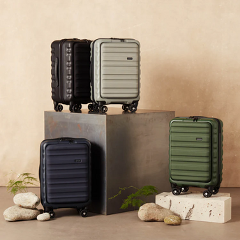 The designer bag as hand luggage: this bag fits under the airplane seat