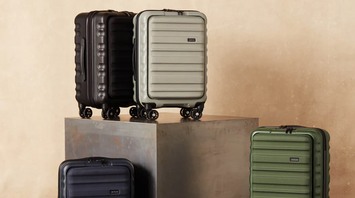 The designer bag as hand luggage: this bag fits under the airplane seat