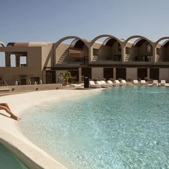 6 best resorts for adults to go on a honeymoon