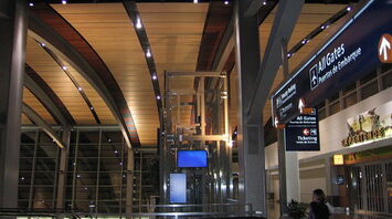 Airports in the US that served travelers on time and those that experienced the most disruptions
