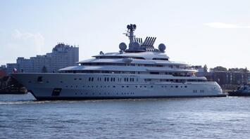 Submarines, swimming pools and helicopters on board: the ten largest superyachts in the world