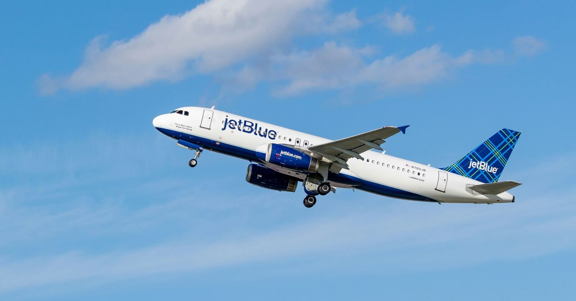 jetBlue Airways Airbus A320 taking off