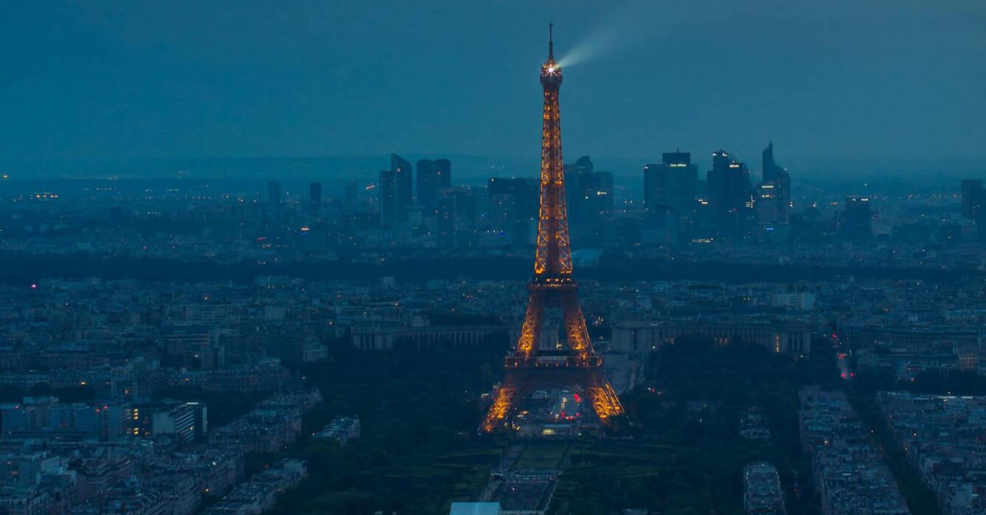 The Eiffel Tower has been closed indefinitely: the reason