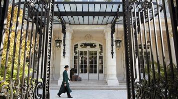 Luxury hotels fight for rich customers