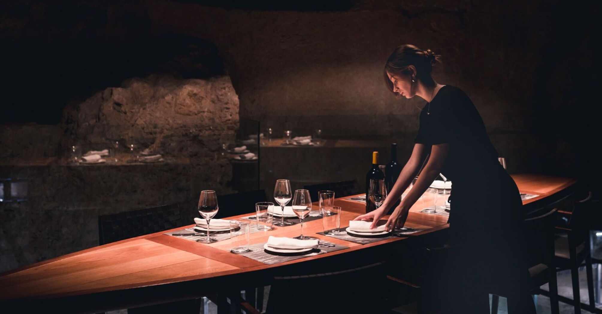 Dinner in complete silence: the most unusual rules of restaurants in the world that surprise visitors