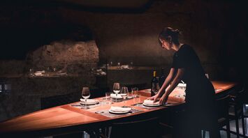 Dinner in complete silence: the most unusual rules of restaurants in the world that surprise visitors