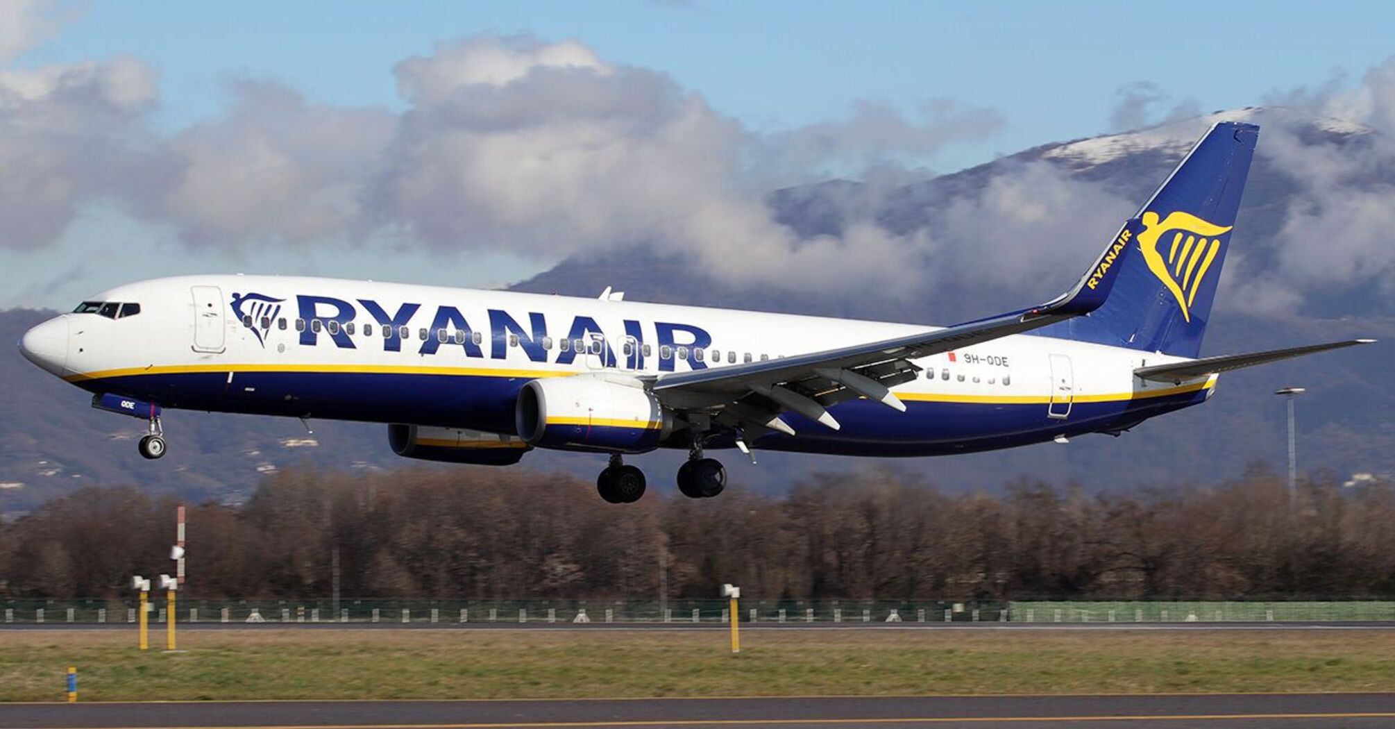The Ryanair aircraft