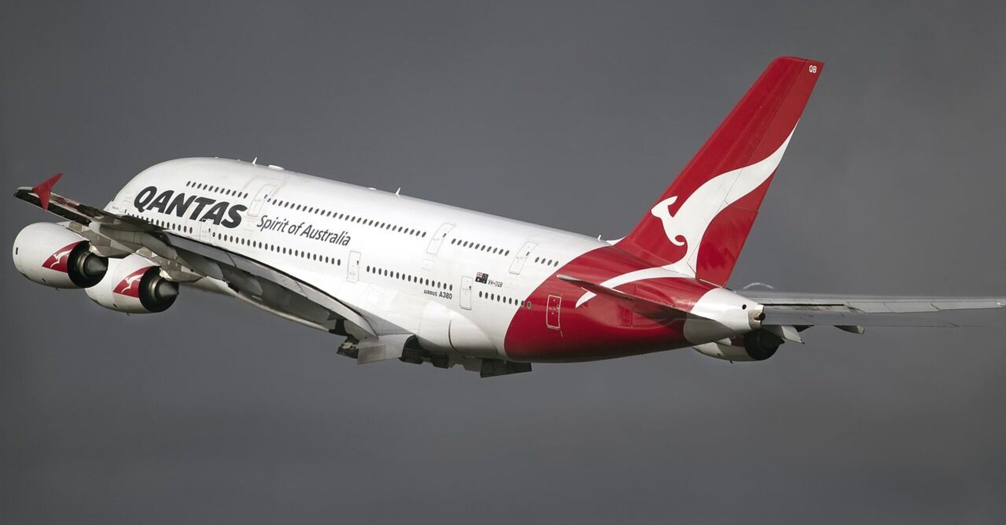 Qantas has replaced a Boeing 737 to minimize the impact of the weather on its passengers