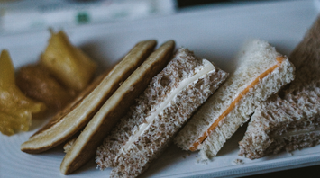 Tasty meals on the plane: what food should not be taken in the cabin and what you need to know before ordering