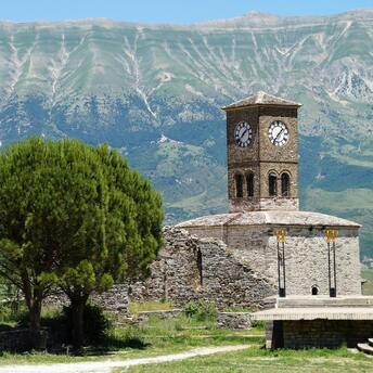 Mysterious Gjirokastra: where to go, where to stay and delicious food in the "city of a thousand steps"
