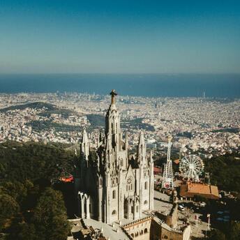 Where to stay in Barcelona so you don't miss out on the most important things. A guide to neighborhoods and places of interest