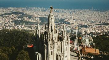 Where to stay in Barcelona so you don't miss out on the most important things. A guide to neighborhoods and places of interest