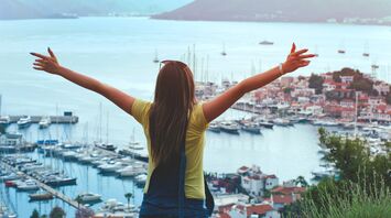 When to book a vacation to get the cheapest deals: expert opinion