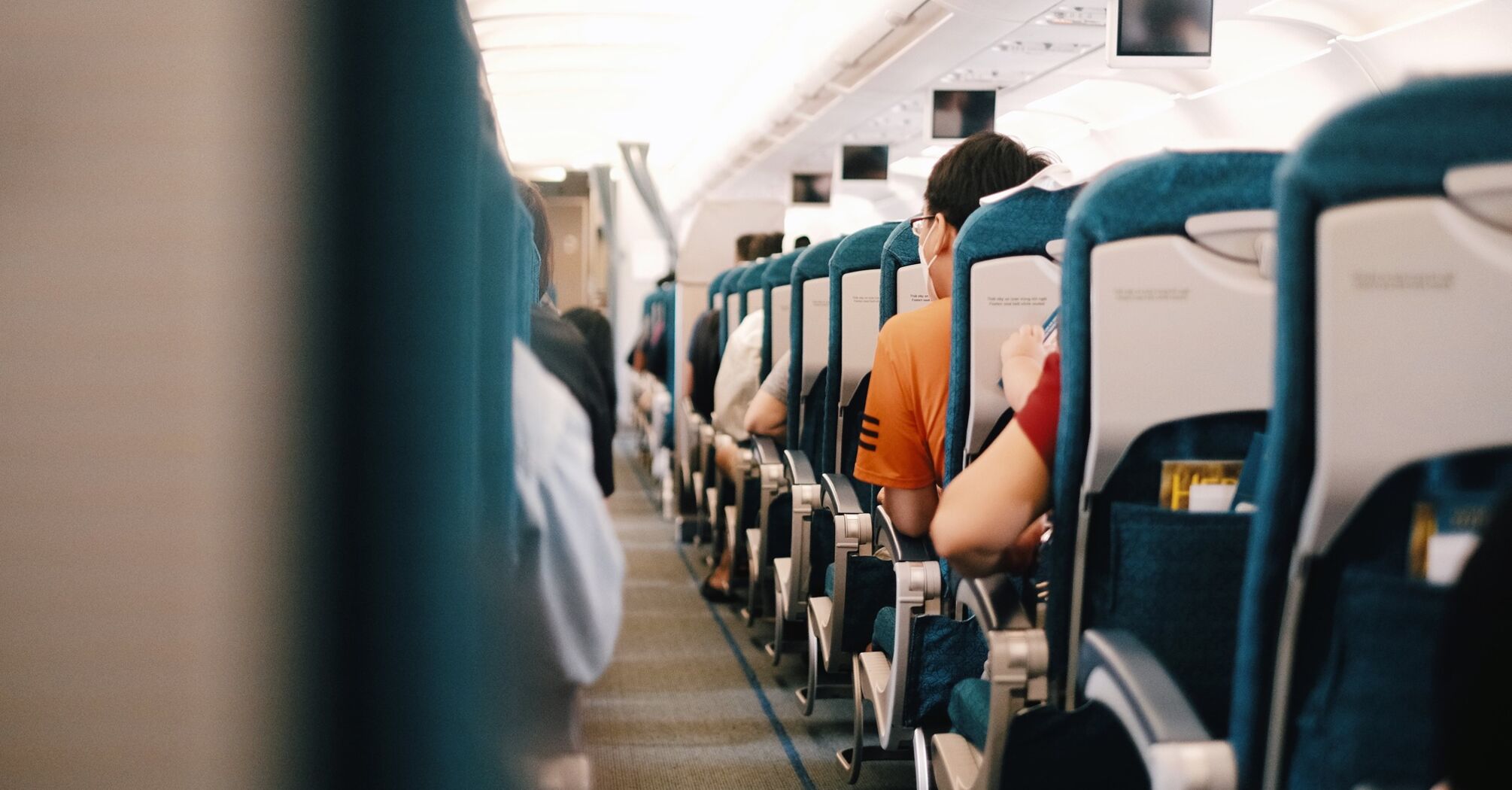 An etiquette expert gave advice to passengers on how to make the journey enjoyable for everyone in the airplane