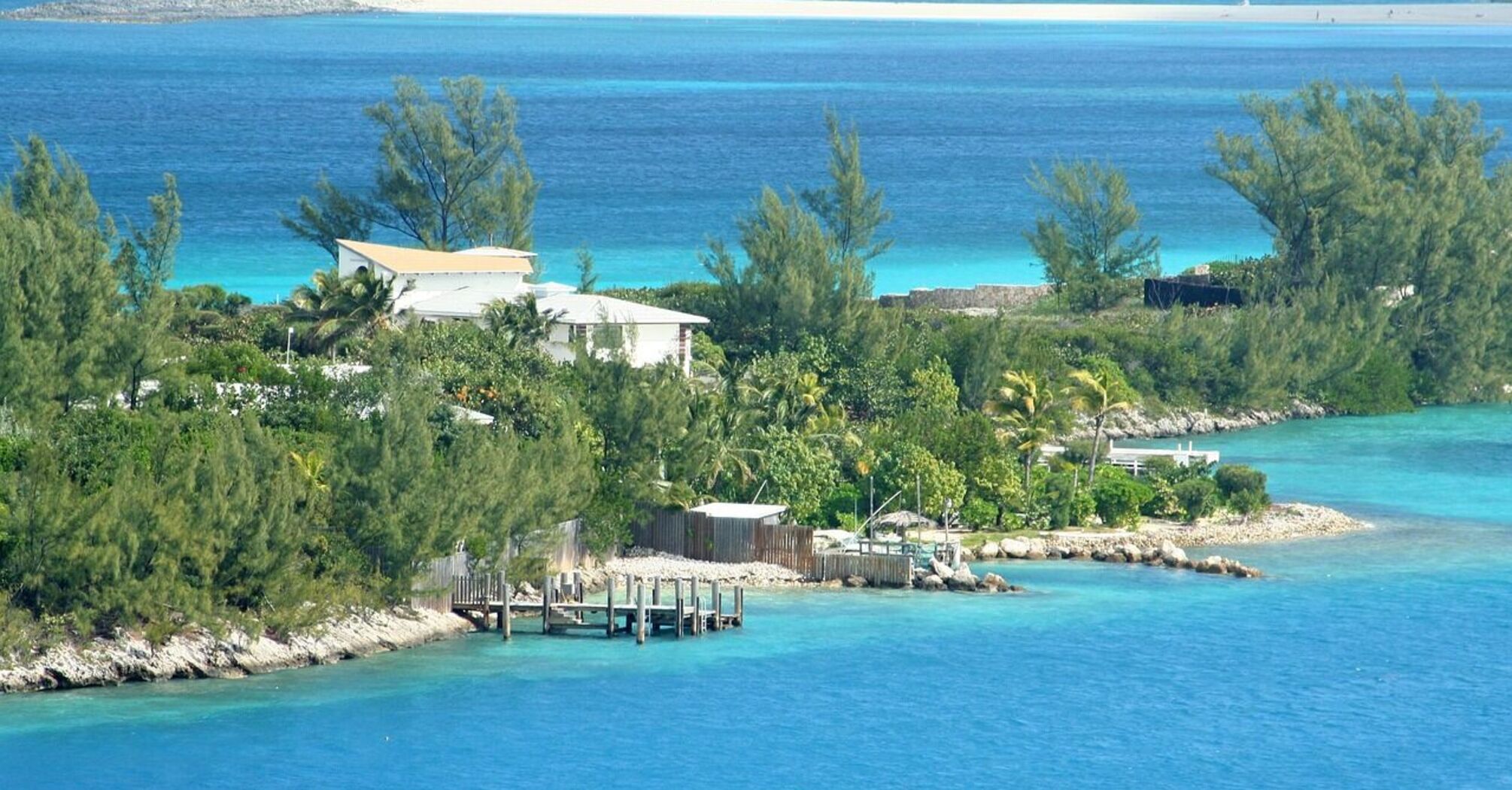 Jamaica and the Bahamas respond to US travel advisories
