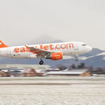 The EasyJet plane narrowly avoided crashing into Lake Geneva but gained altitude at the last moment: what happened