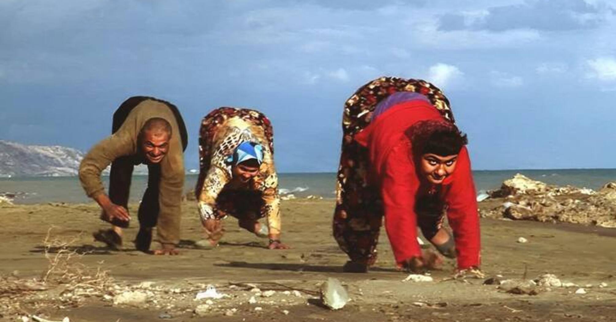 The mysterious story of the Ulas family from Turkey, whose members walk on all fours