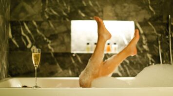 The best kinky hotels in London for wild and memorable nights together. Unleash your sexuality amidst a hot atmosphere